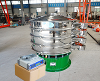 超聲波振動(dòng)篩主要采用超聲波換能器，利用換能器的工作原理能夠減少物料的堵網(wǎng)情況，提高篩分產(chǎn)量。